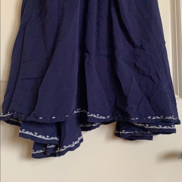 Pretty Embroidered Dress - Picture 4 of 4